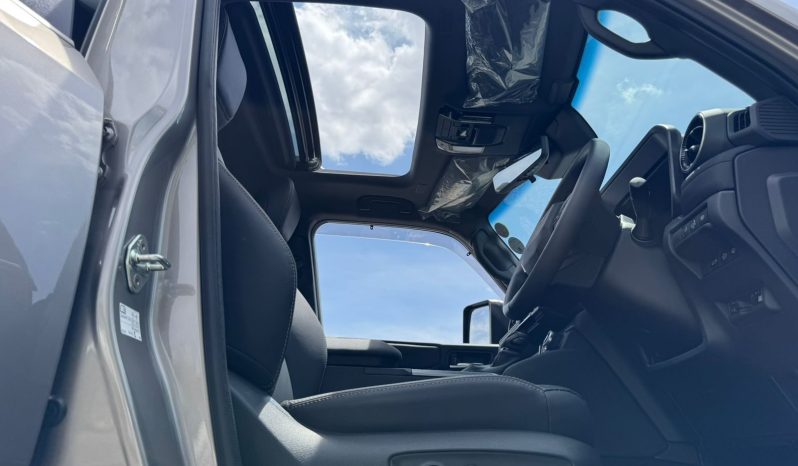 
								Toyota Land Cruiser Prado J250 full									