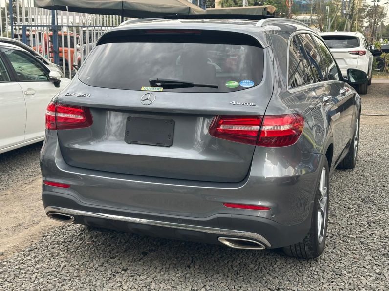 
								Mercedes-Benz GLC 250 full									