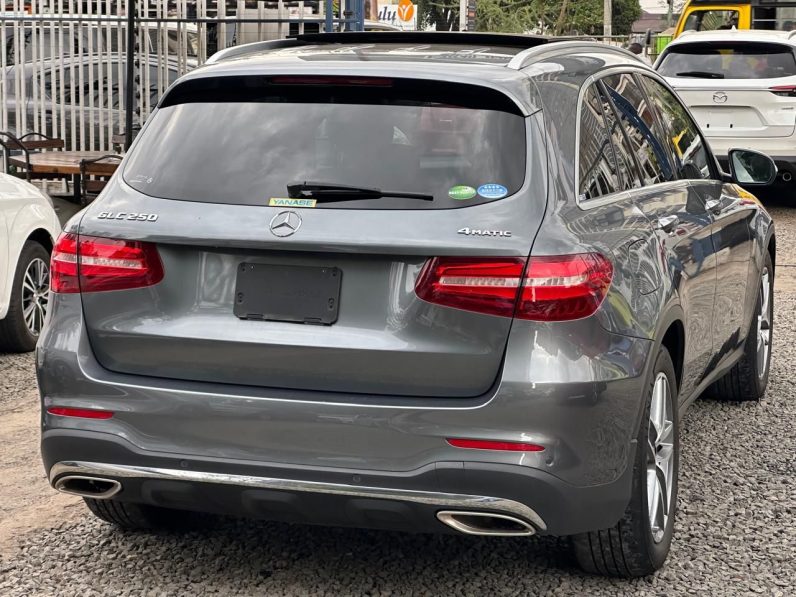 
								Mercedes-Benz GLC 250 full									