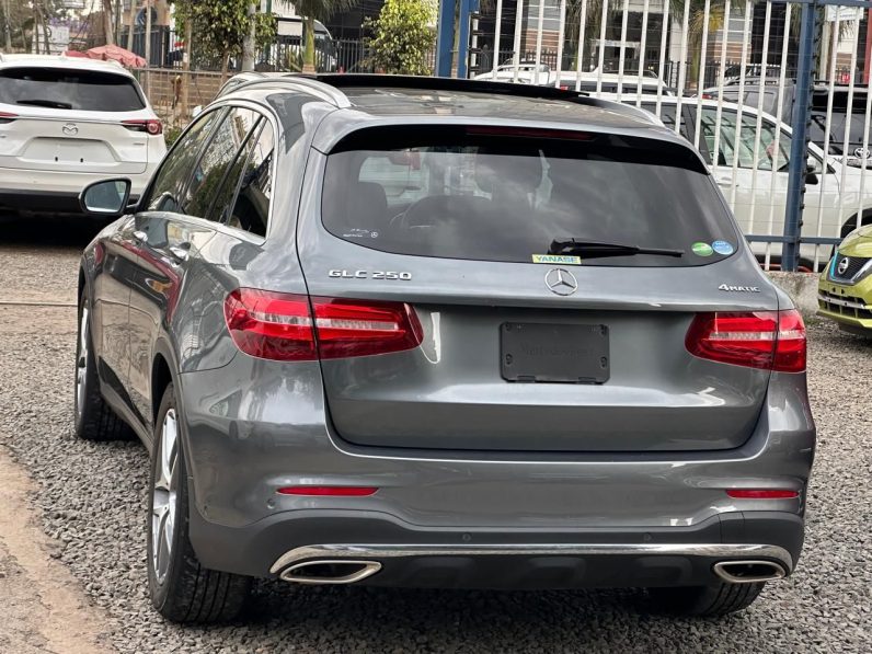 
								Mercedes-Benz GLC 250 full									