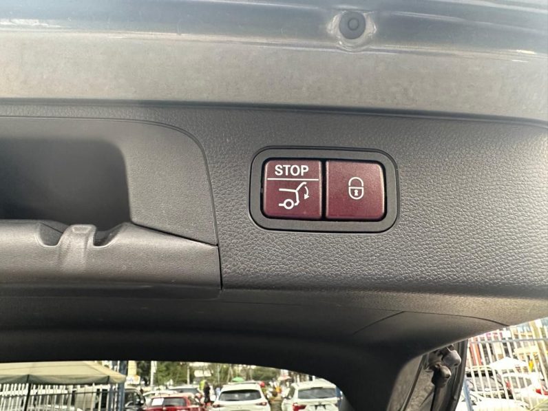 
								Mercedes-Benz GLC 250 full									