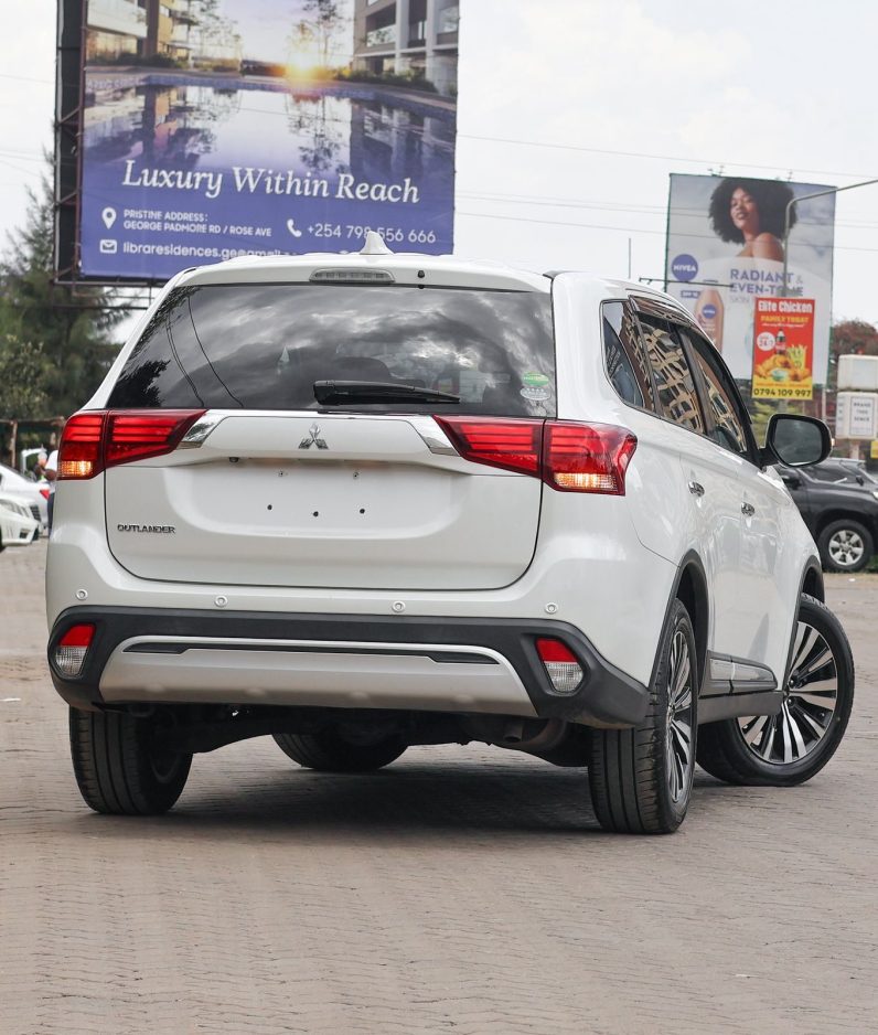 
								Mitsubishi Outlander full									