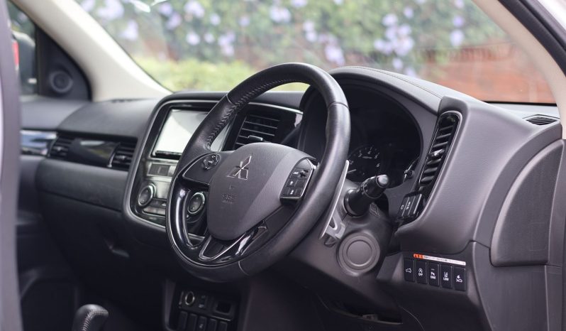 
								Mitsubishi Outlander full									