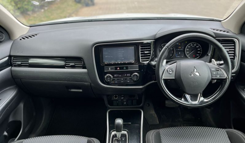 
								Mitsubishi Outlander full									