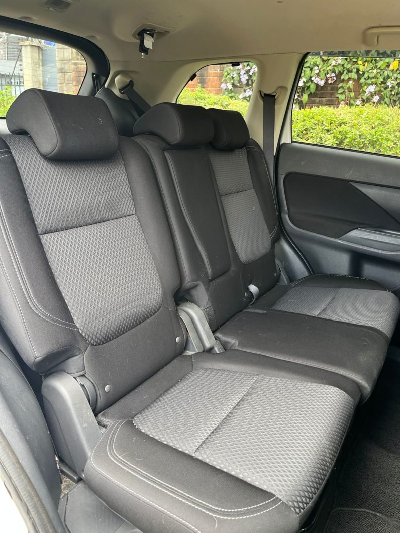 
								Mitsubishi Outlander full									