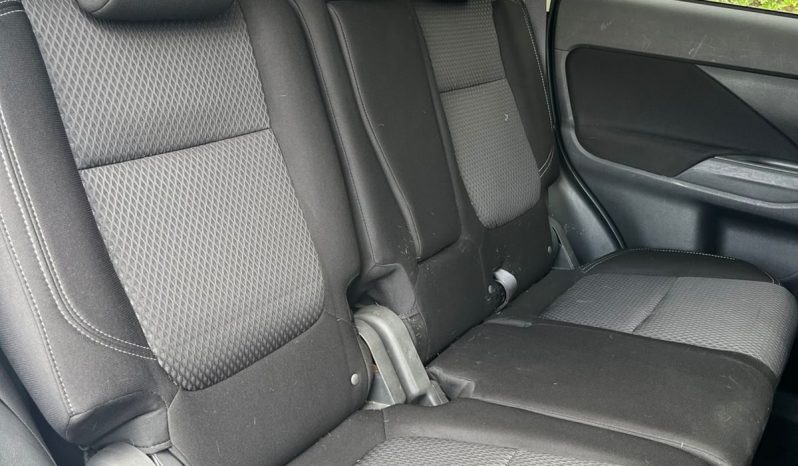 
								Mitsubishi Outlander full									