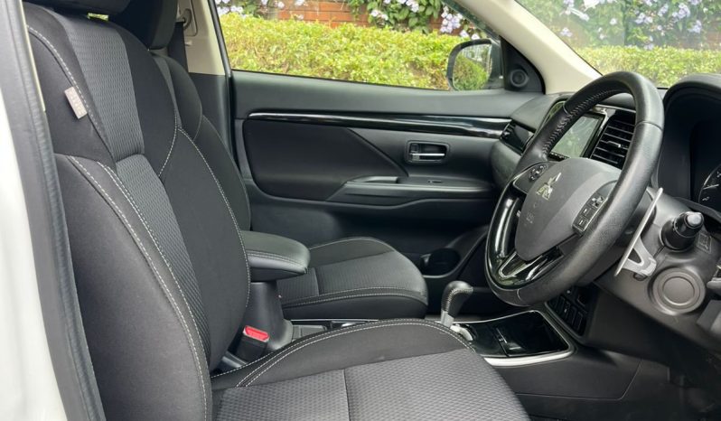 
								Mitsubishi Outlander full									