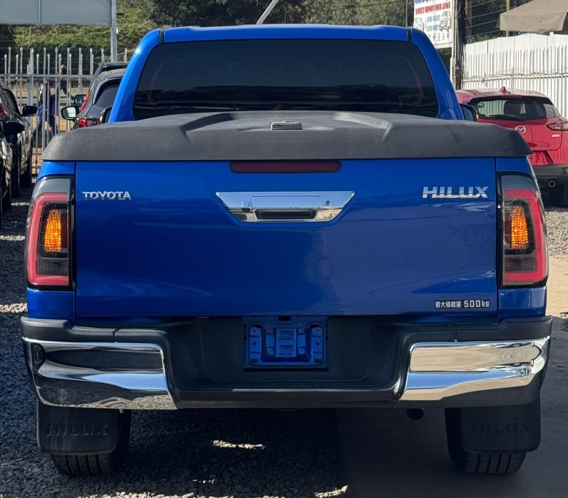 
								Toyota Hilux full									