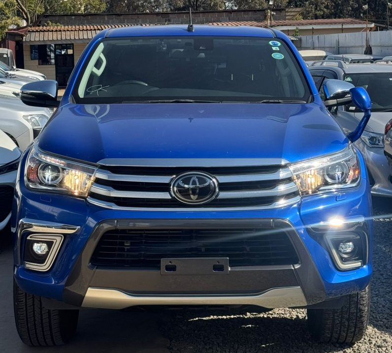 
								Toyota Hilux full									