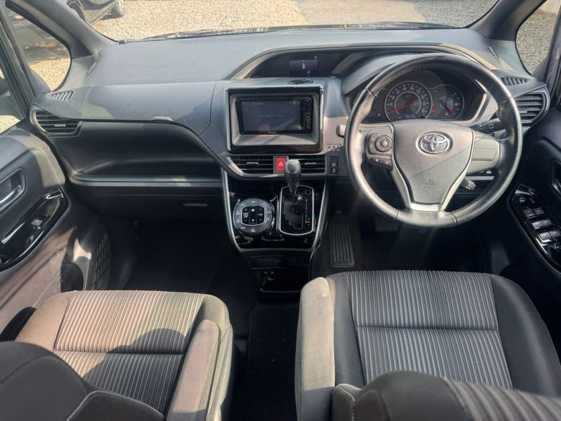 
								Toyota Voxy full									