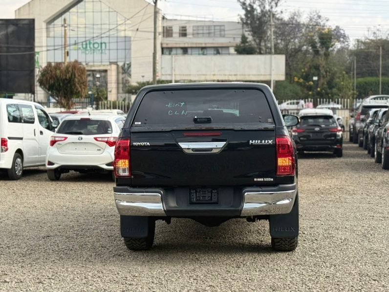 
								Toyota Hilux full									