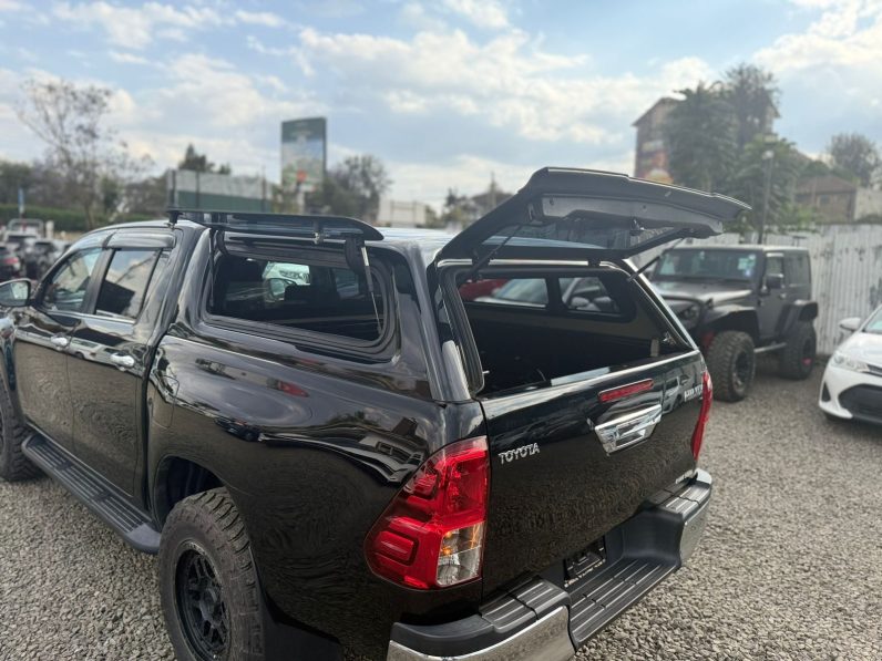 
								Toyota Hilux full									