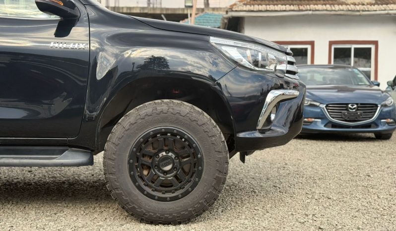 
								Toyota Hilux full									