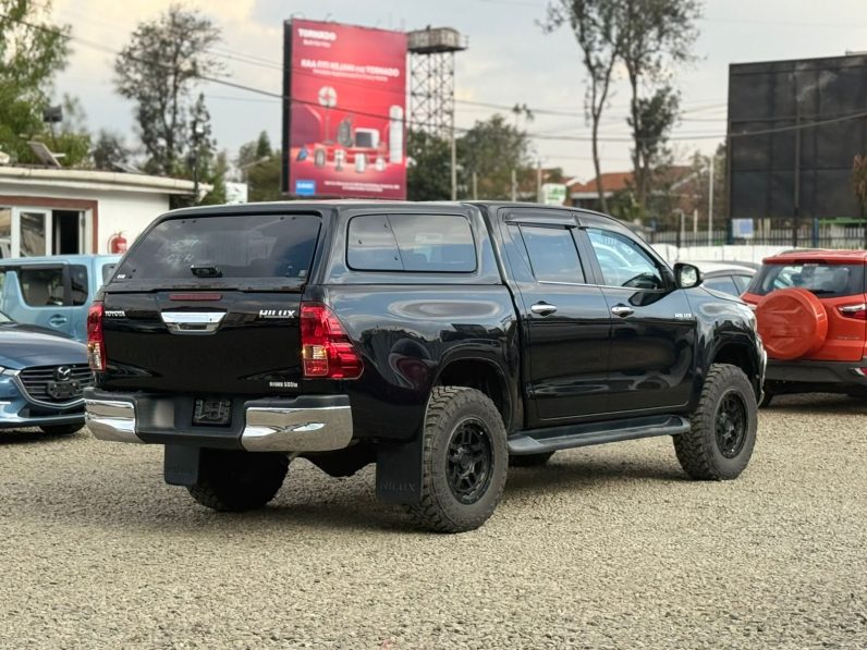 
								Toyota Hilux full									