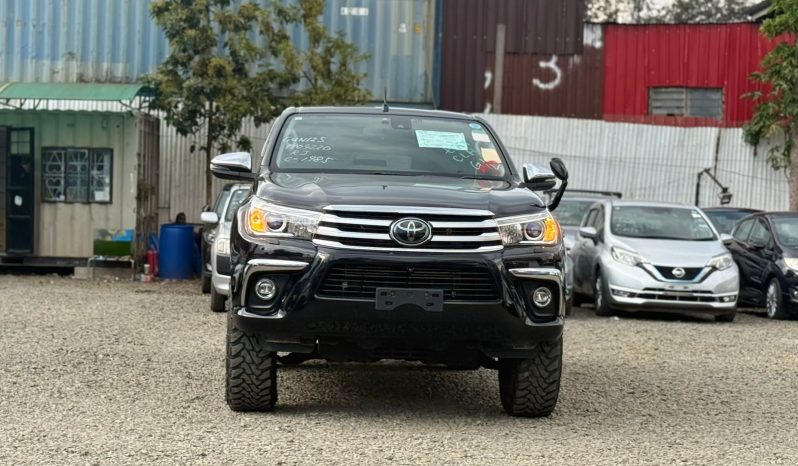 
								Toyota Hilux full									