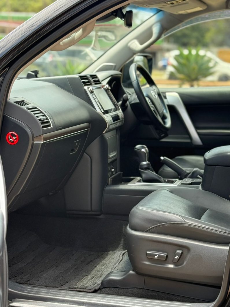 
								Toyota Land Cruiser Prado TX L full									