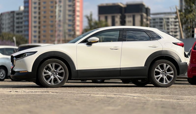 
								Mazda CX30 full									