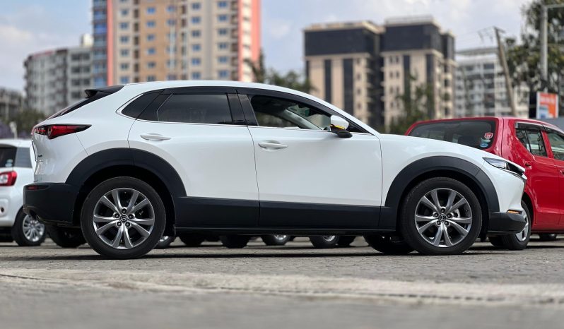 
								Mazda CX30 full									
