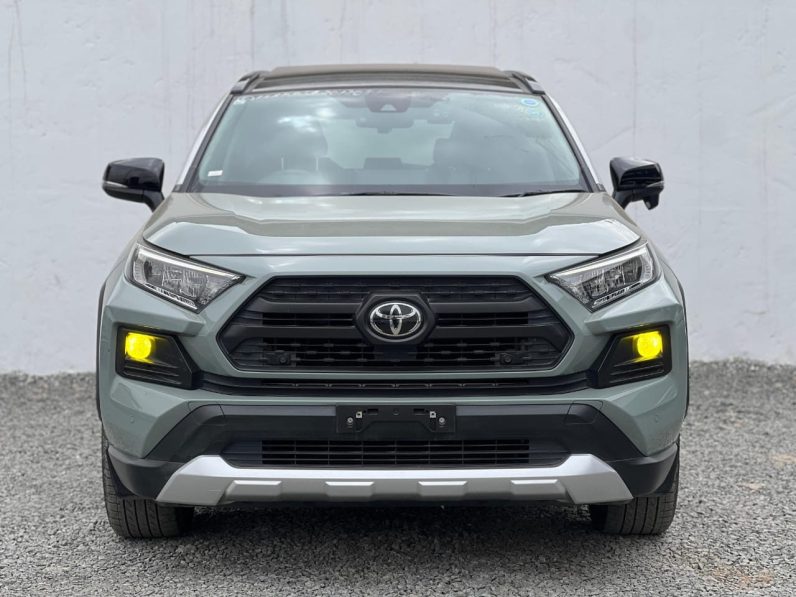 
								Toyota RAV4 Adventure full									