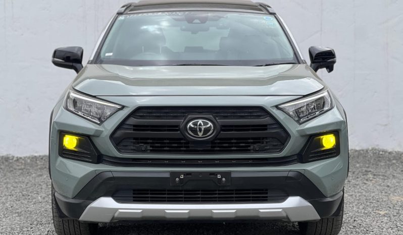 
								Toyota RAV4 Adventure full									