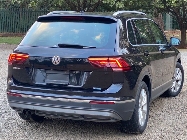 
								Volkswagen Tiguan full									