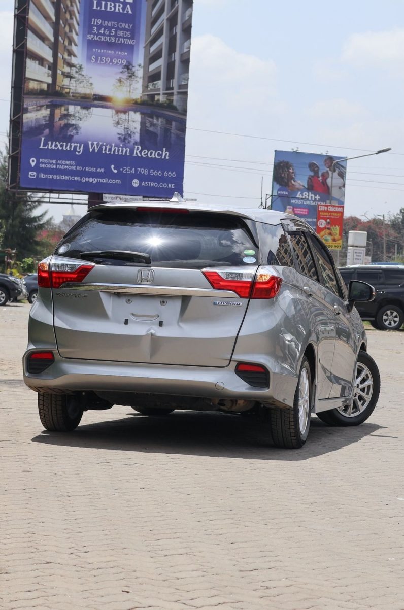 
								Honda Fit Shuttle full									