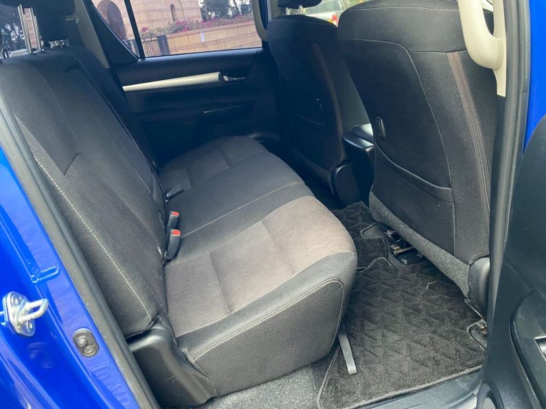 
								Toyota Hilux TRD full									