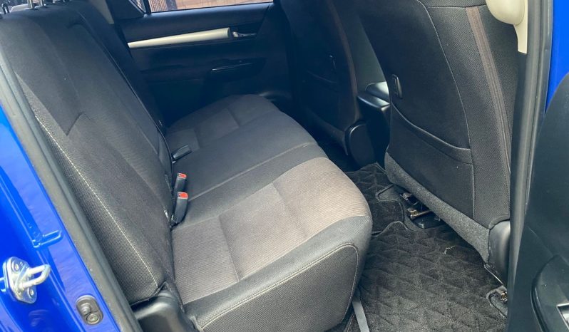 
								Toyota Hilux TRD full									