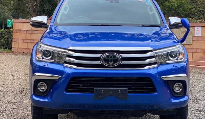 
								Toyota Hilux TRD full									