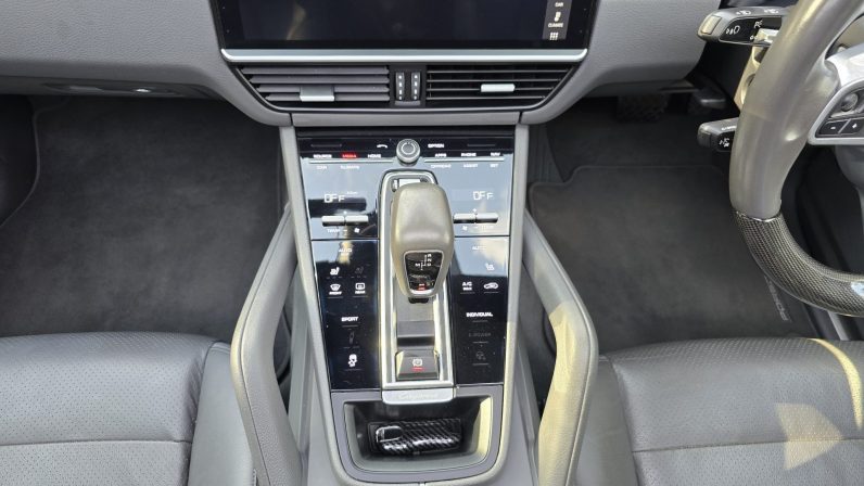 
								Porsche Cayenne full									