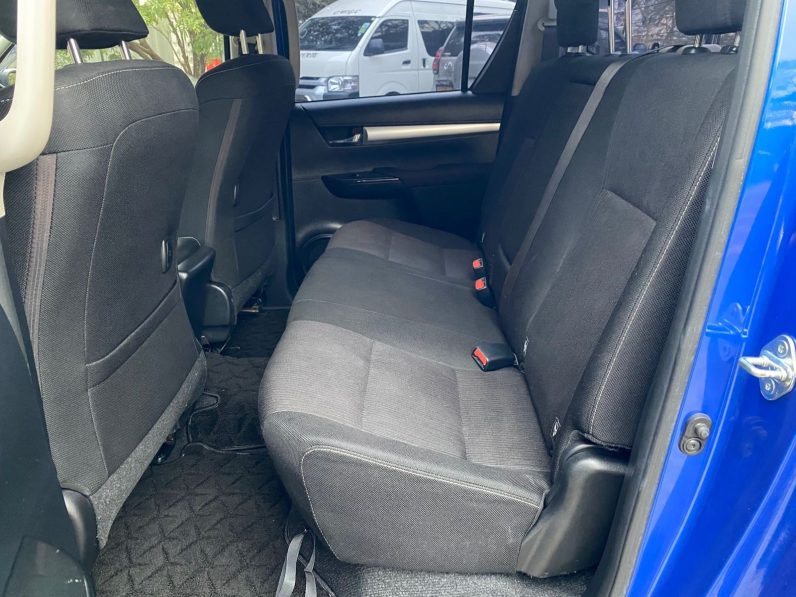 
								Toyota Hilux TRD full									