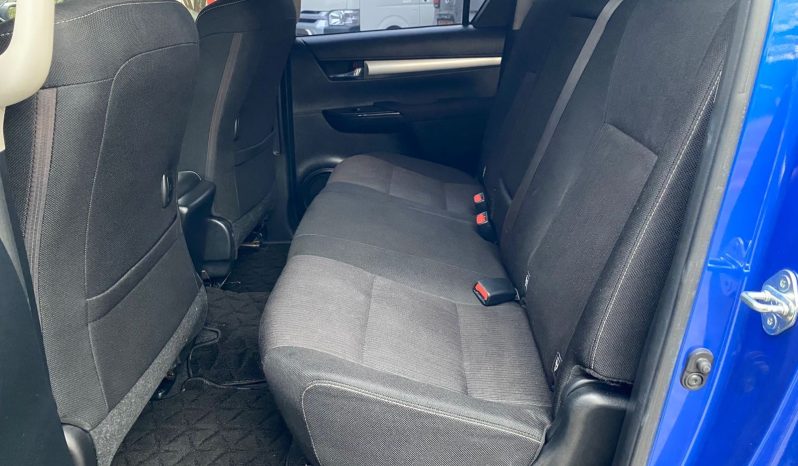 
								Toyota Hilux TRD full									