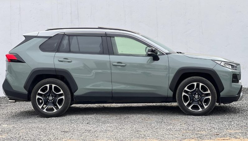 
								Toyota RAV4 Adventure full									