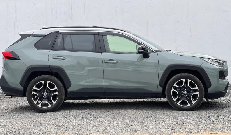 
								Toyota RAV4 Adventure full									