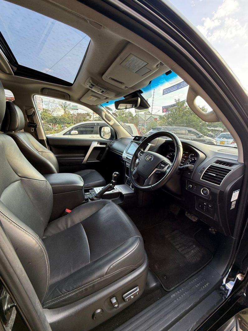 
								Toyota Land Cruiser Prado TXL full									