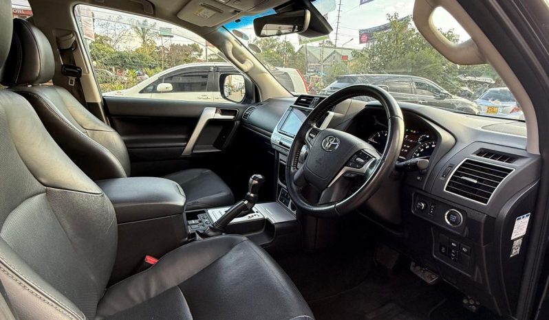 
								Toyota Land Cruiser Prado TXL full									