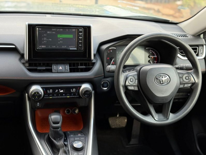 
								Toyota RAV4 Adventure full									