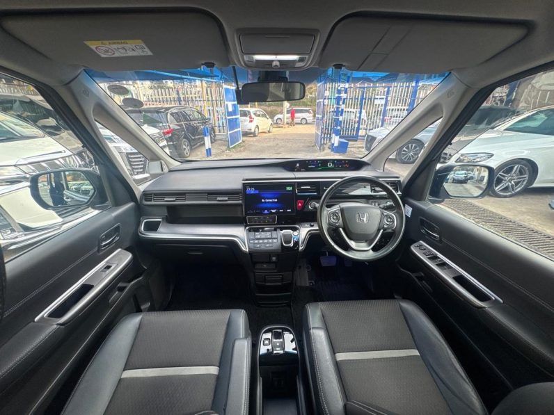 
								Honda Stepwagon Spada full									