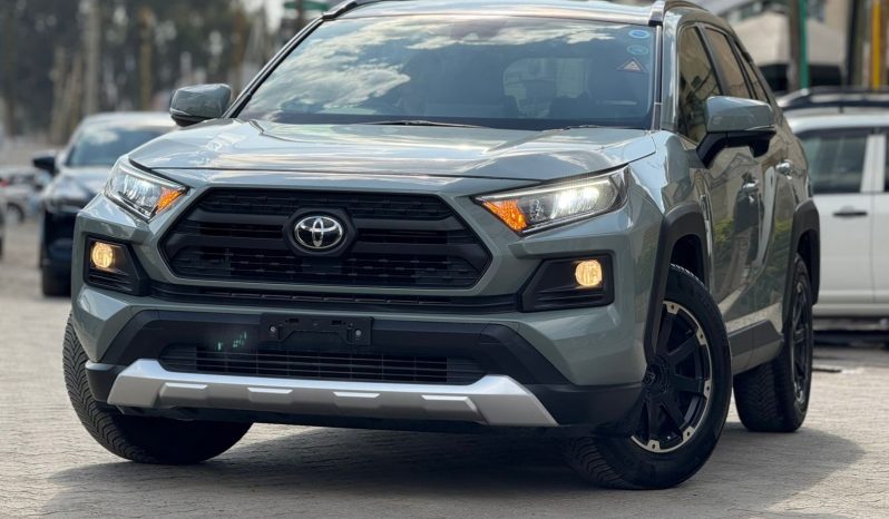 
								Toyota RAV4 Adventure full									