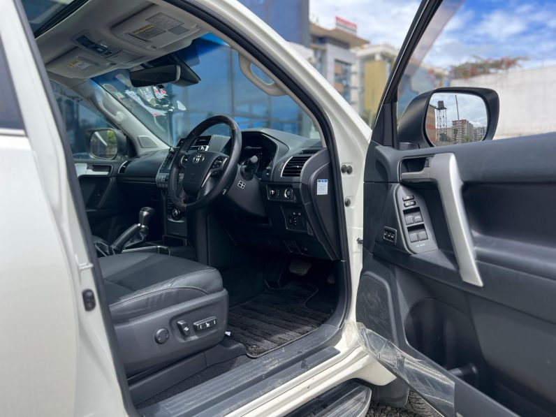 
								Toyota Land Cruiser Prado TZG full									