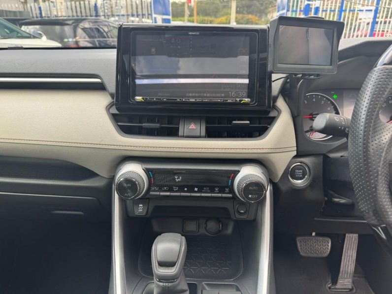 
								Toyota RAV4 full									