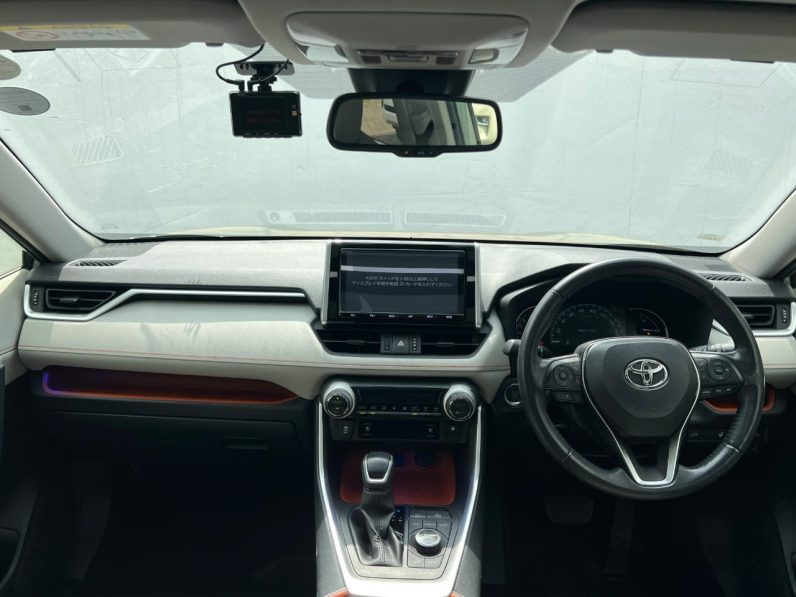 
								Toyota RAV4 Adventure full									