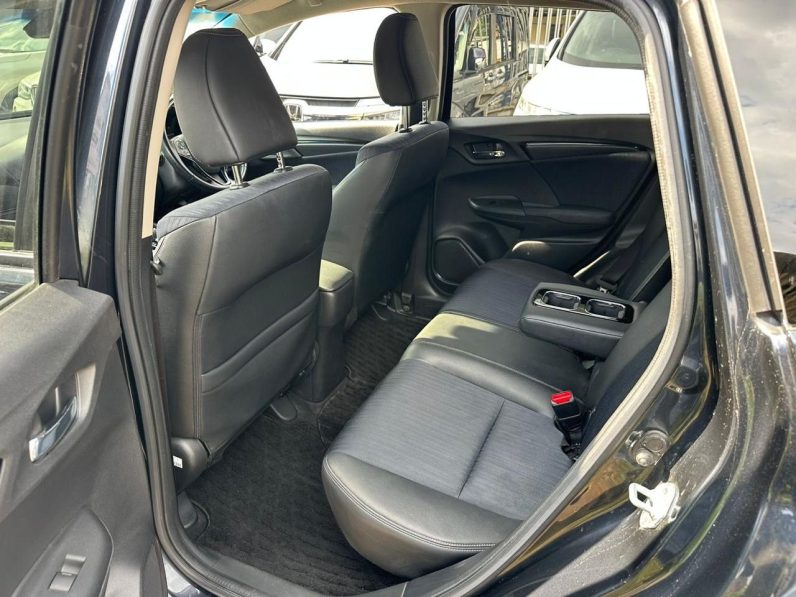 
								Honda Fit Shuttle full									