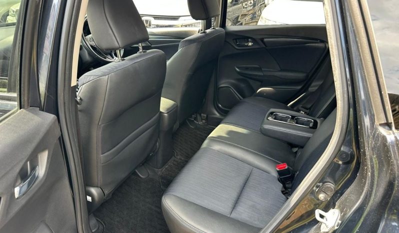 
								Honda Fit Shuttle full									