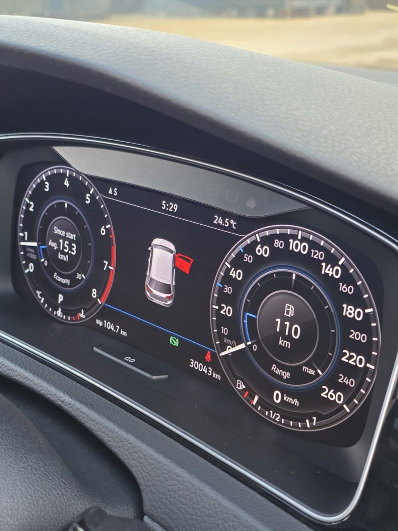 
								Volkswagen Golf Tsi full									