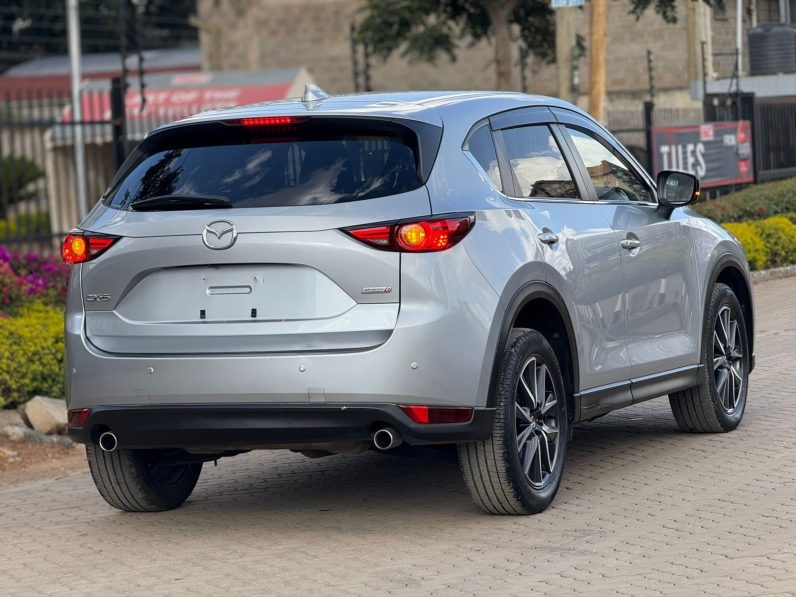 
								Mazda CX-5 full									