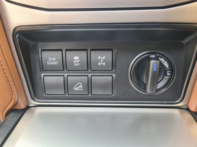 
								Toyota Land Cruiser Prado TX full									