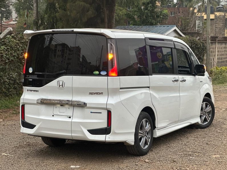 
								Honda Stepwgn Spada full									