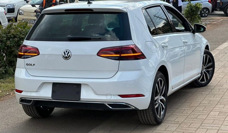 
								Volkswagen Golf Tsi full									