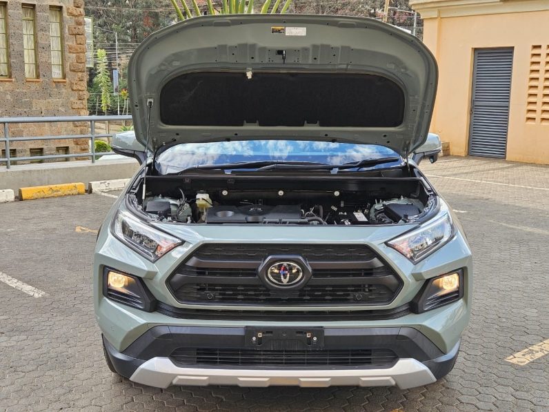 
								Toyota RAV4 full									